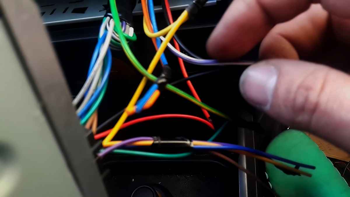 Oto Teyp Nasıl Sökülür 8
