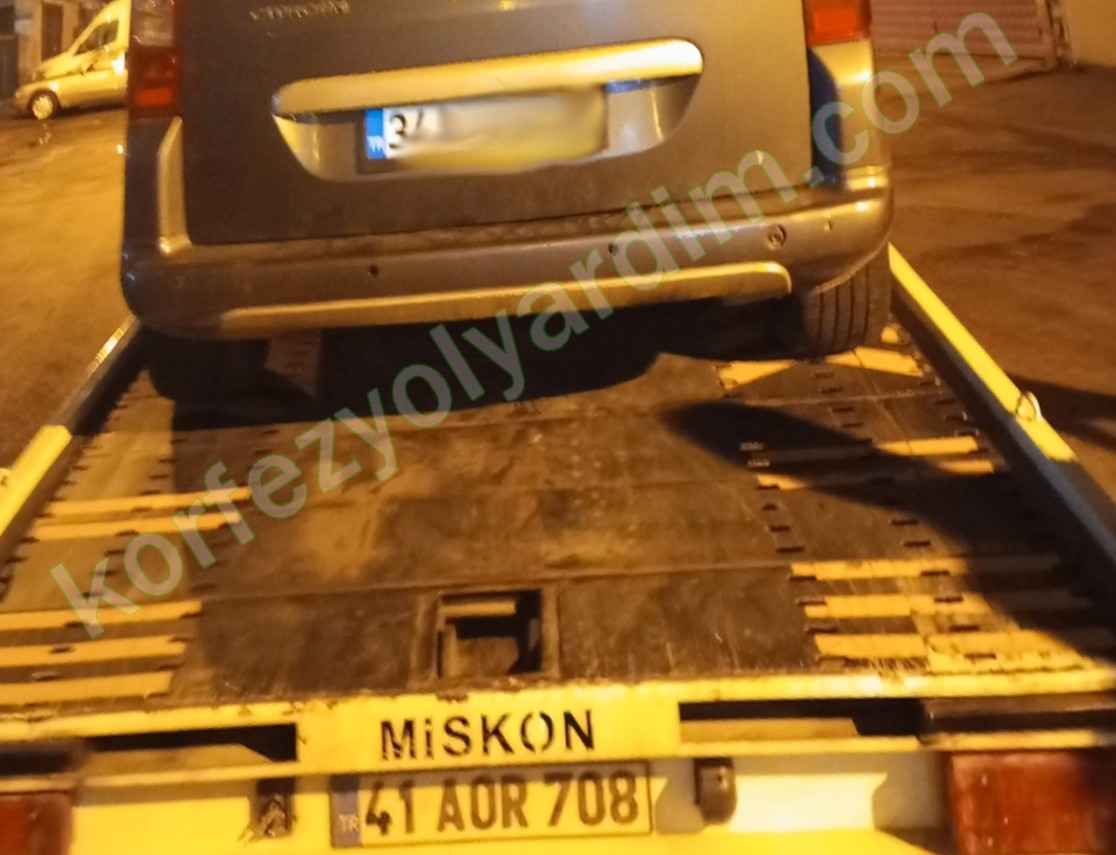 Citroen Berlingo Çekiciye Yüklenirken