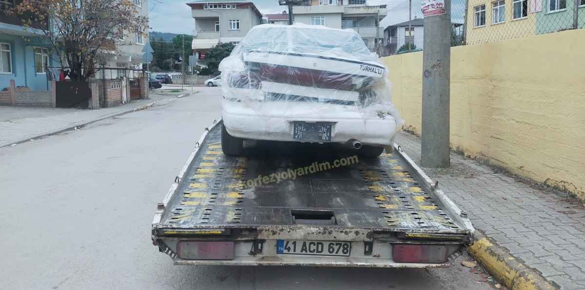 İzmit Otobanda Kaza Yapmış Kia Sephia