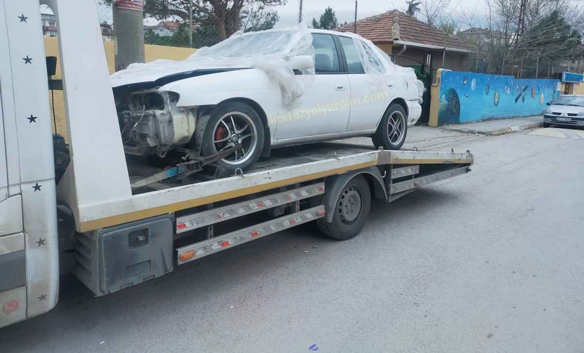 Hasarlı Kia Sephia'nın Çekici İle Taşınması