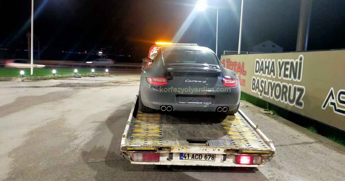 Porsche 911 Carrera 4S'in Çekiciye Yüklenmesi