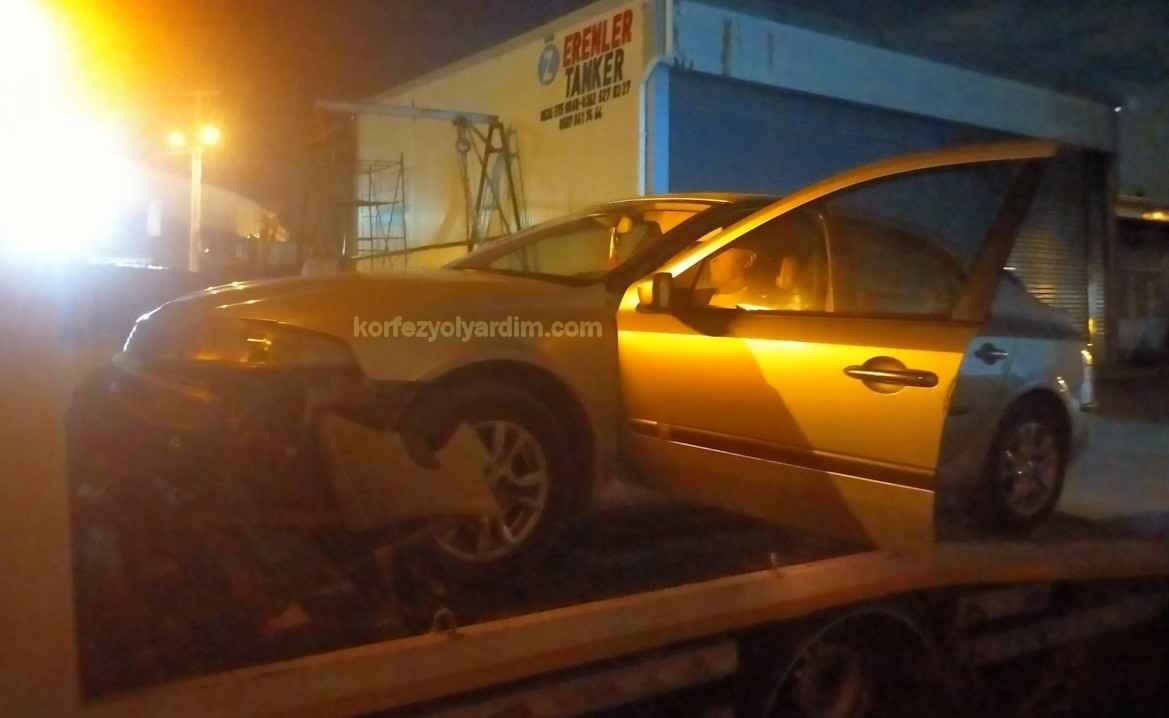 Şehir İçinde Kaza Yapmış Renault Laguna