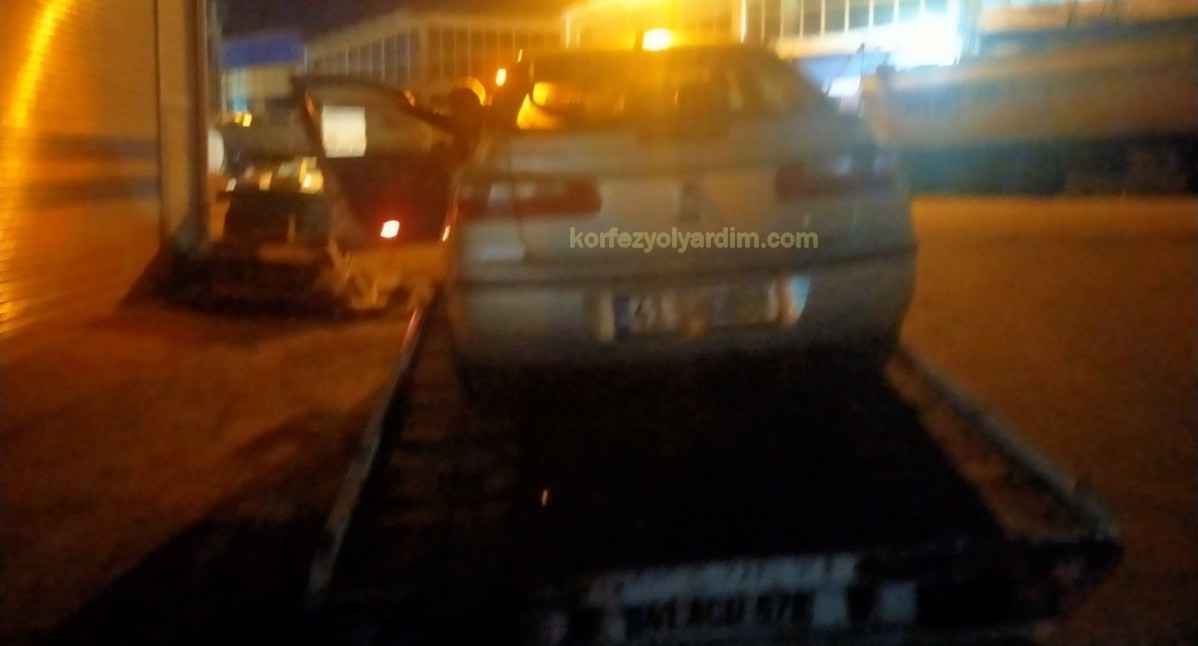 Hasarlı Renault Laguna'nın Çekiciye Yüklenmesi